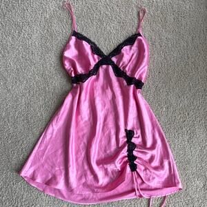 Y2K Victoria's Secret pink satin babydoll dress with black lace trim - Size M